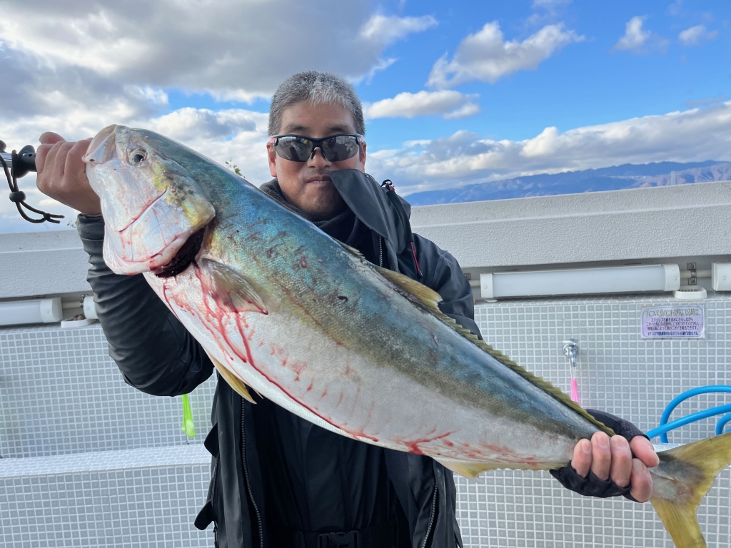 関西の釣り公園最新釣果】「え、これ公園で？」94cmブリや75cmカンダイ